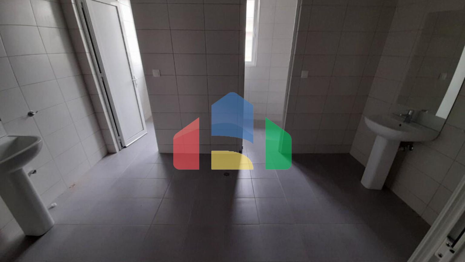 Продажа - Коммерческое помещение 1000 m² в Салониках