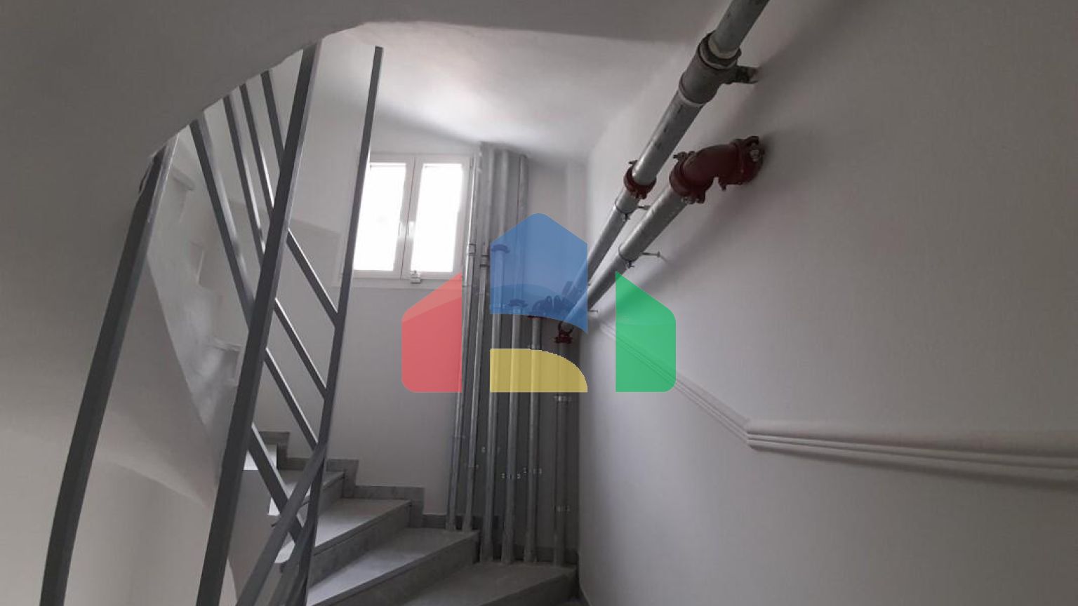 Продажа - Коммерческое помещение 1000 m² в Салониках