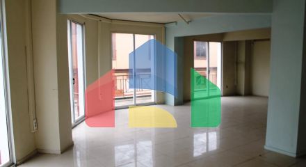Продаж - Будівля 1200 m² в Салоніках