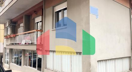 Продаж - Комерційна нерухомість 95 m² в Салоніках