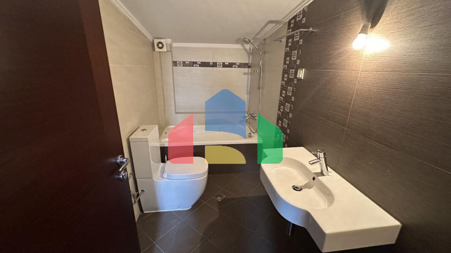 Продаж - Котедж 415 m² в Салоніках