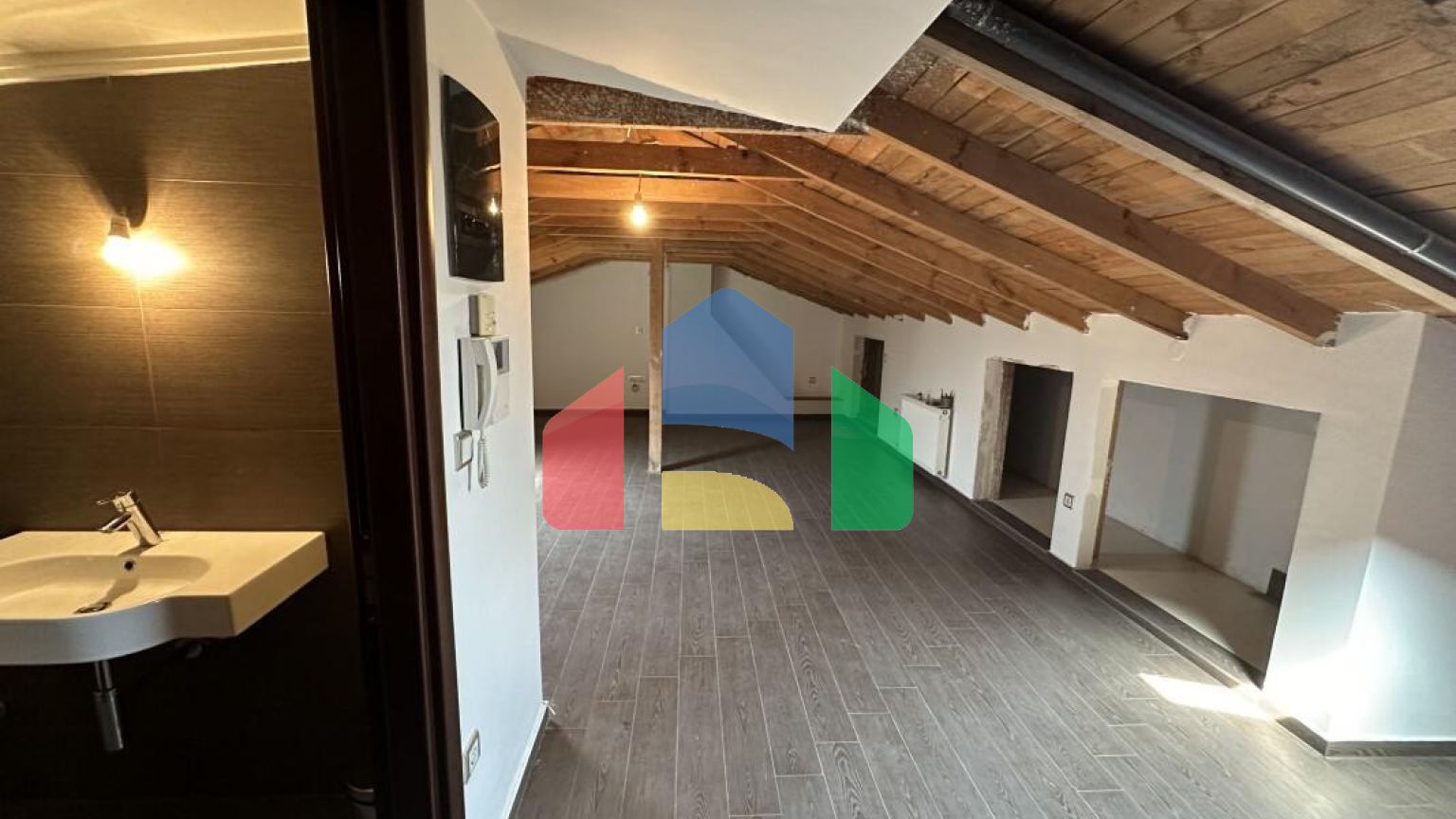 Продаж - Котедж 415 m² в Салоніках