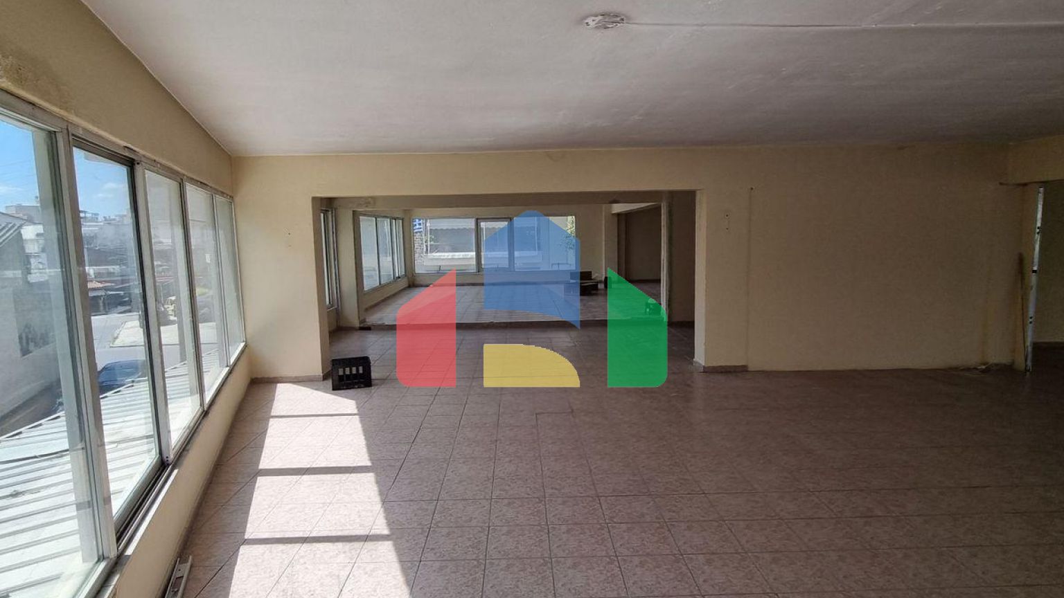 Продаж - Комерційна нерухомість 840 m² в Салоніках