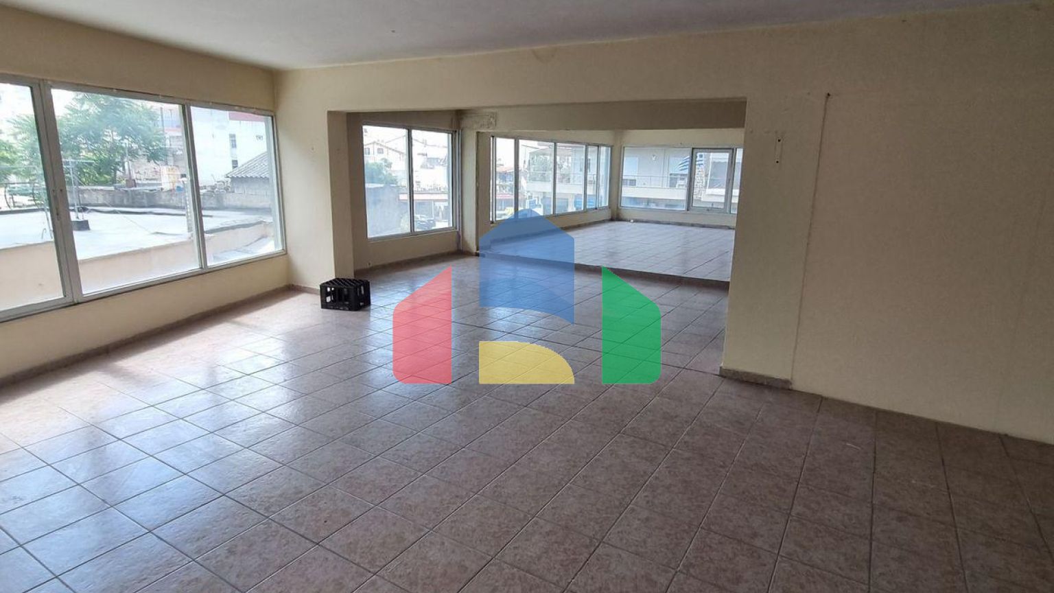 Продаж - Комерційна нерухомість 840 m² в Салоніках
