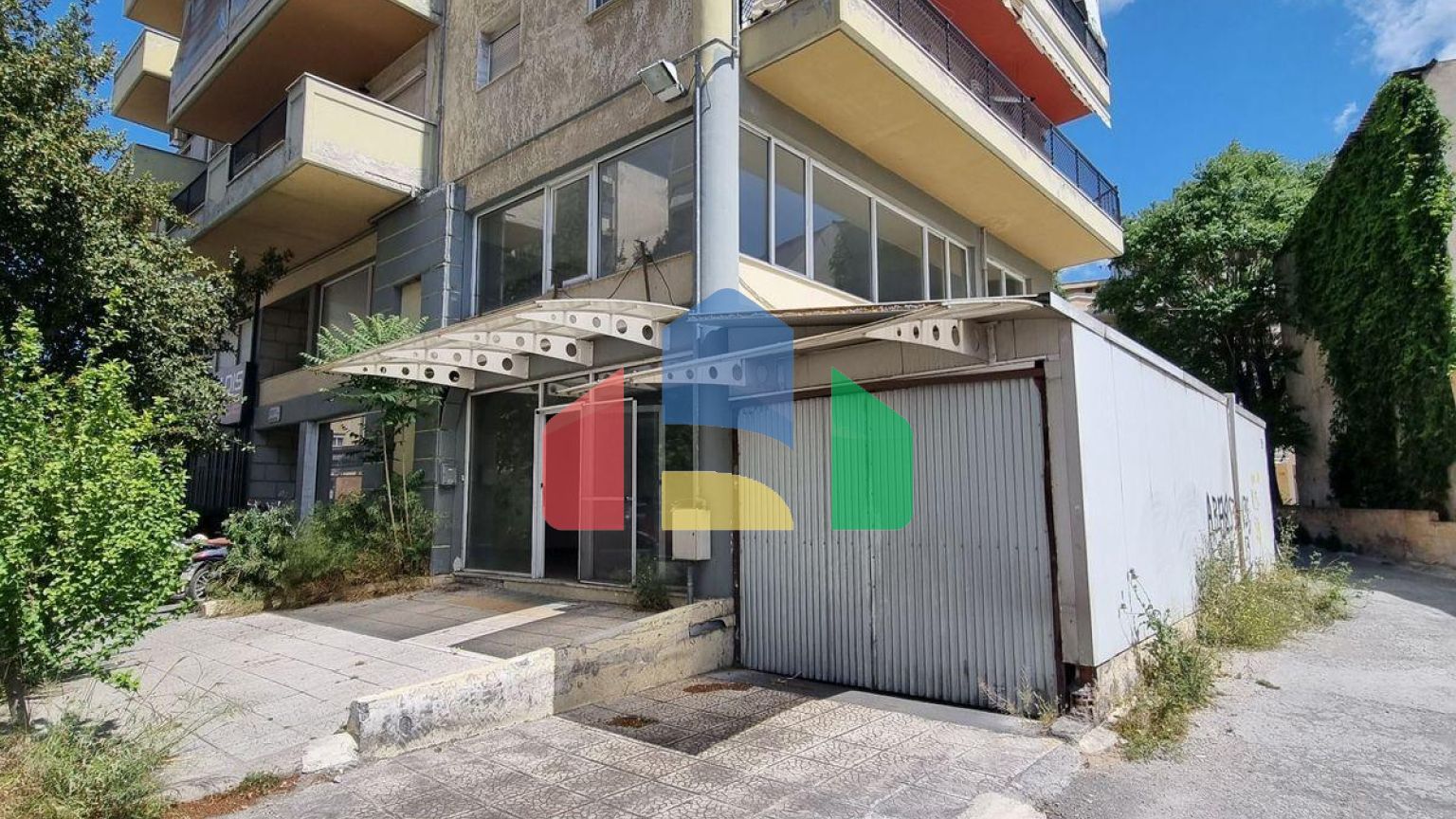 Продаж - Комерційна нерухомість 840 m² в Салоніках