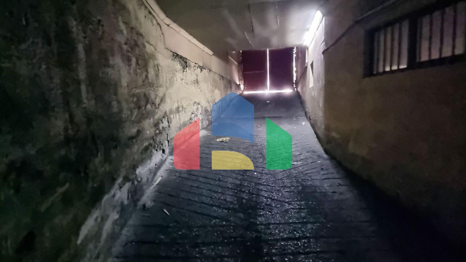 Продаж - Комерційна нерухомість 840 m² в Салоніках