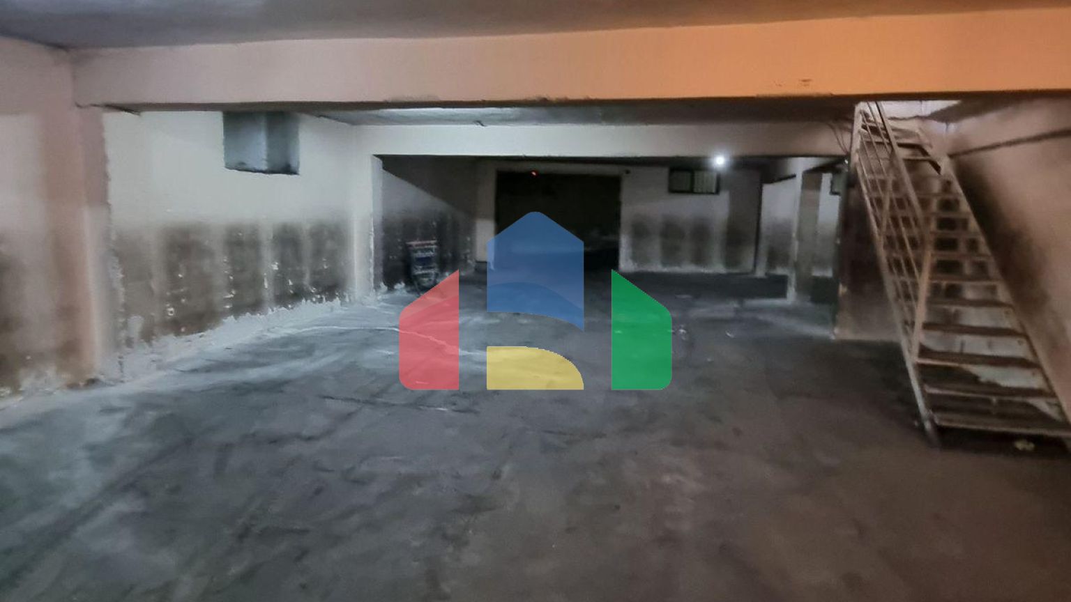 Продаж - Комерційна нерухомість 840 m² в Салоніках