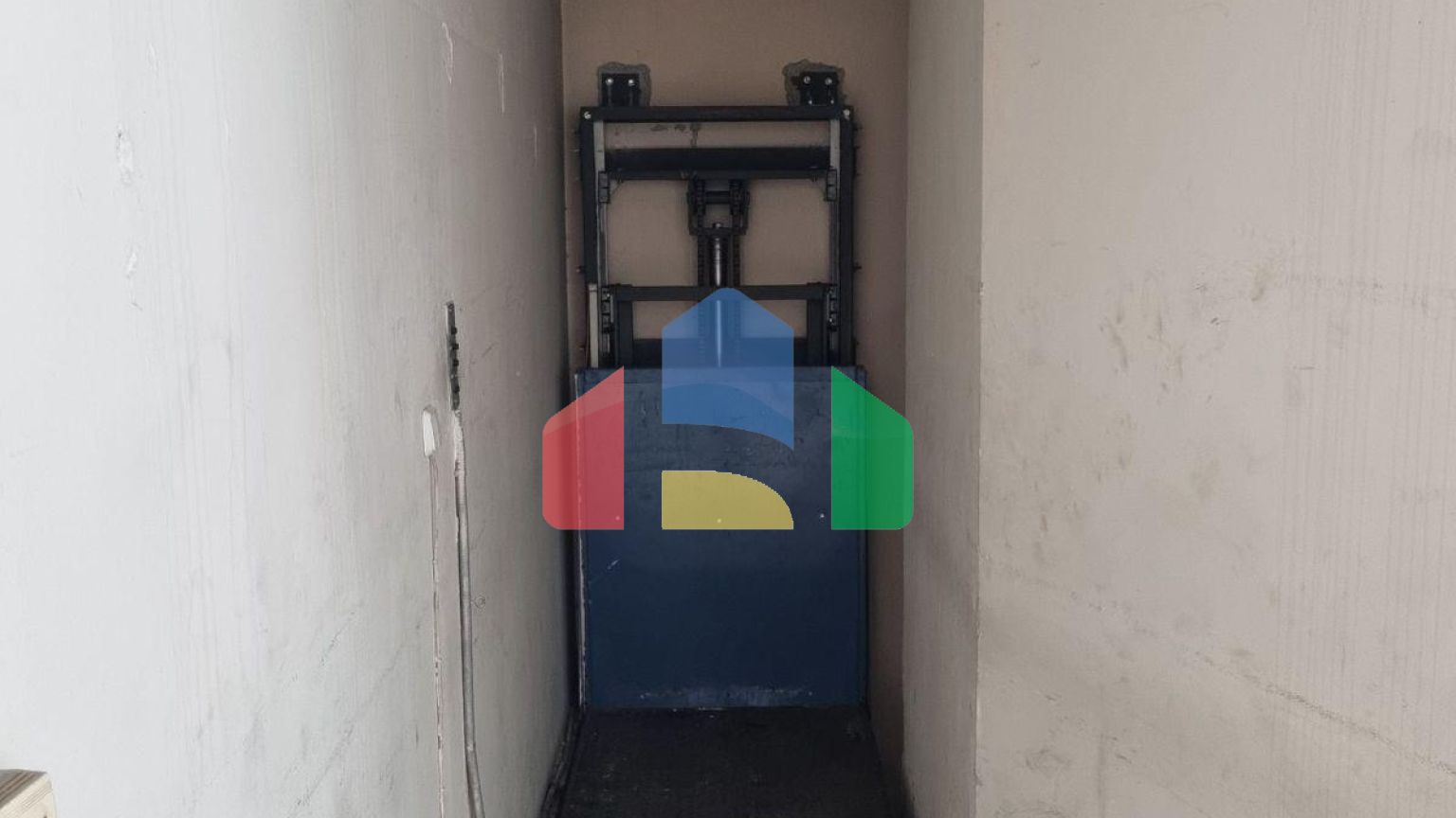 Продаж - Комерційна нерухомість 840 m² в Салоніках