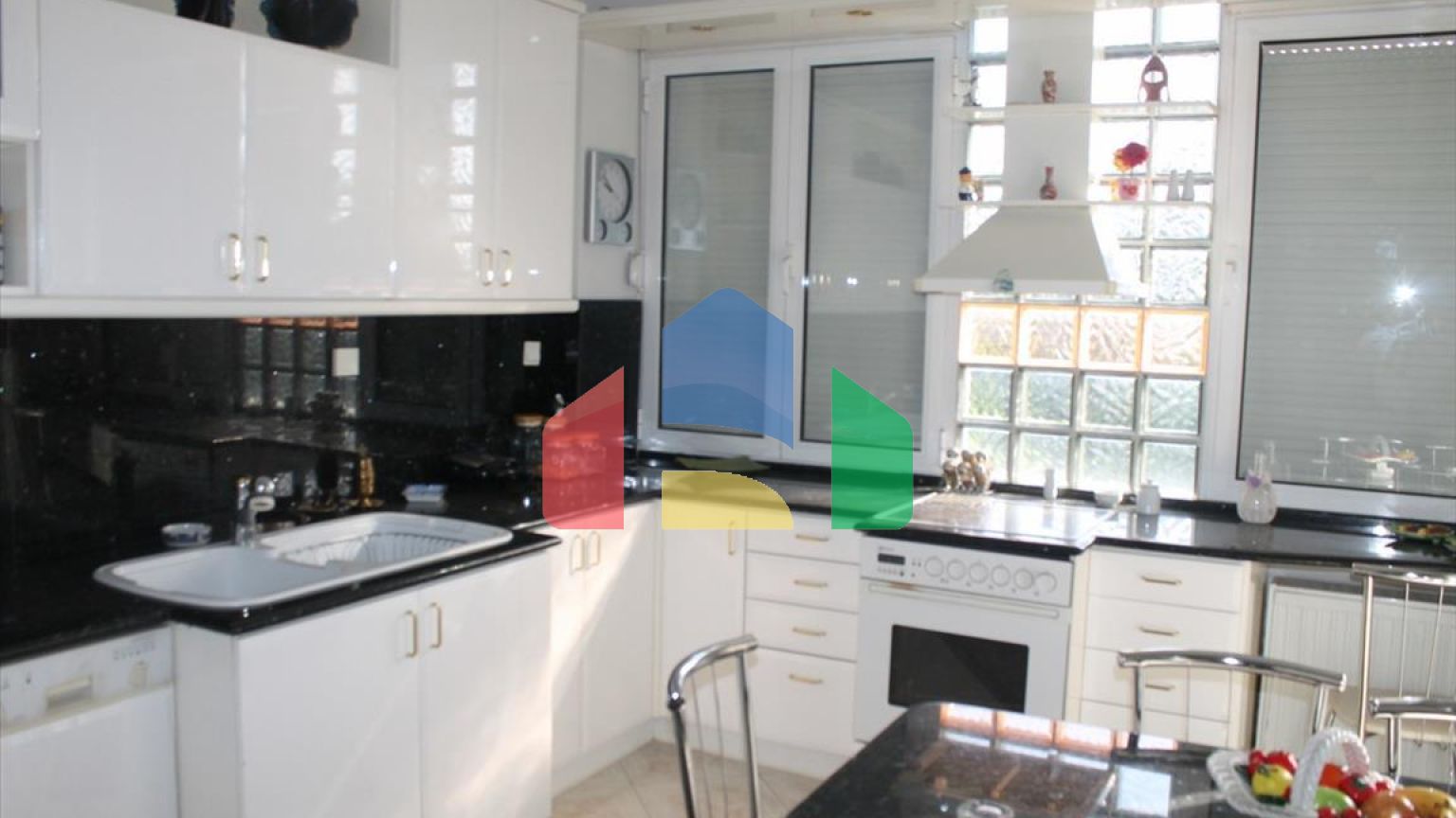 Продаж - Таунхаус 242 m² в Салоніках