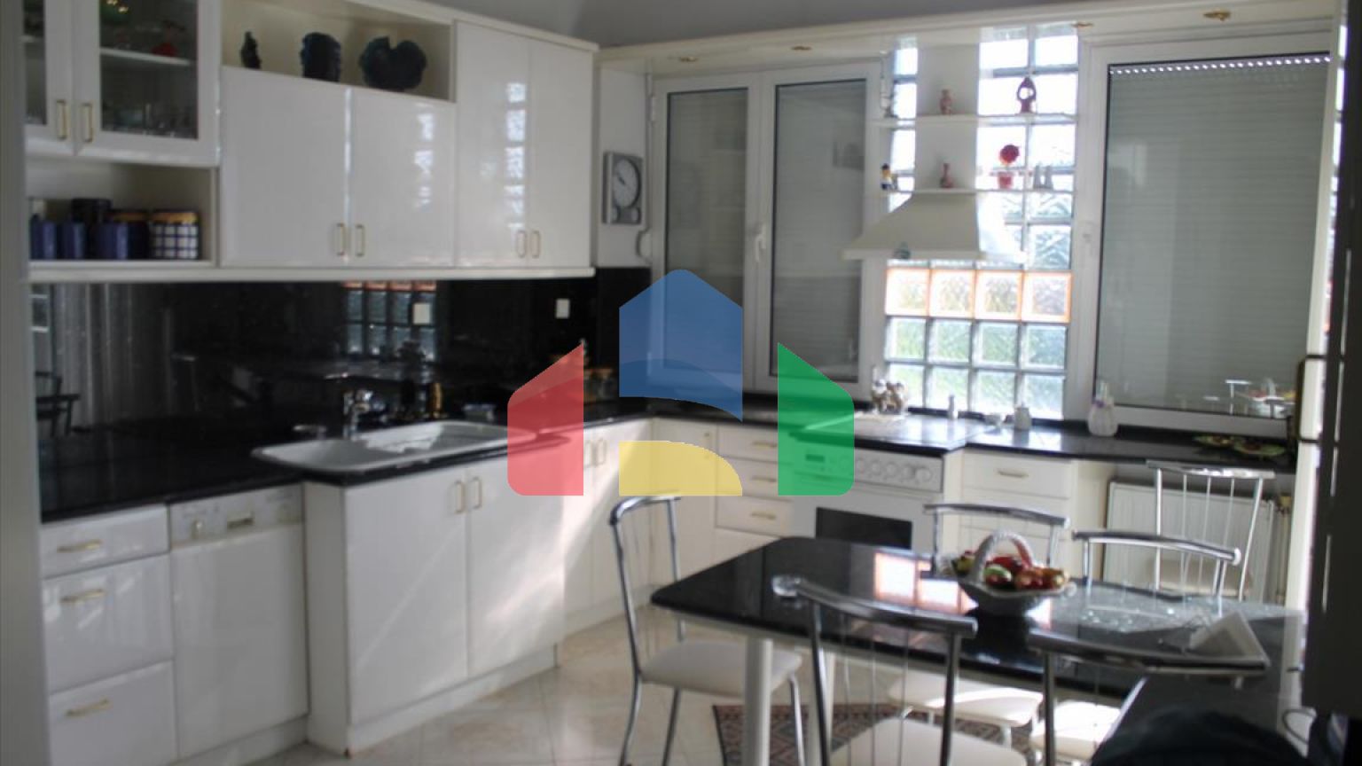 Продаж - Таунхаус 242 m² в Салоніках