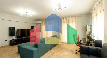 Продаж - Котедж 220 m² в Салоніках