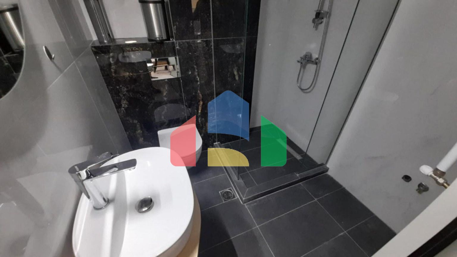 Продажа - Здание 800 m² в Салониках