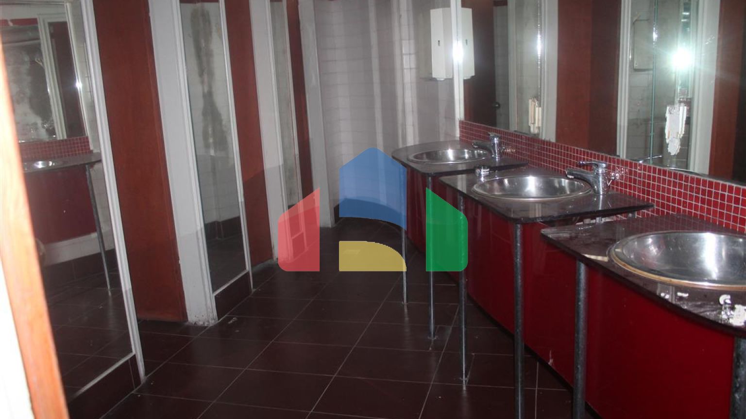 Продажа - Здание 1850 m² в Салониках