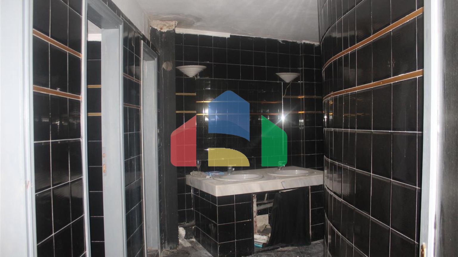 Продажа - Здание 1850 m² в Салониках