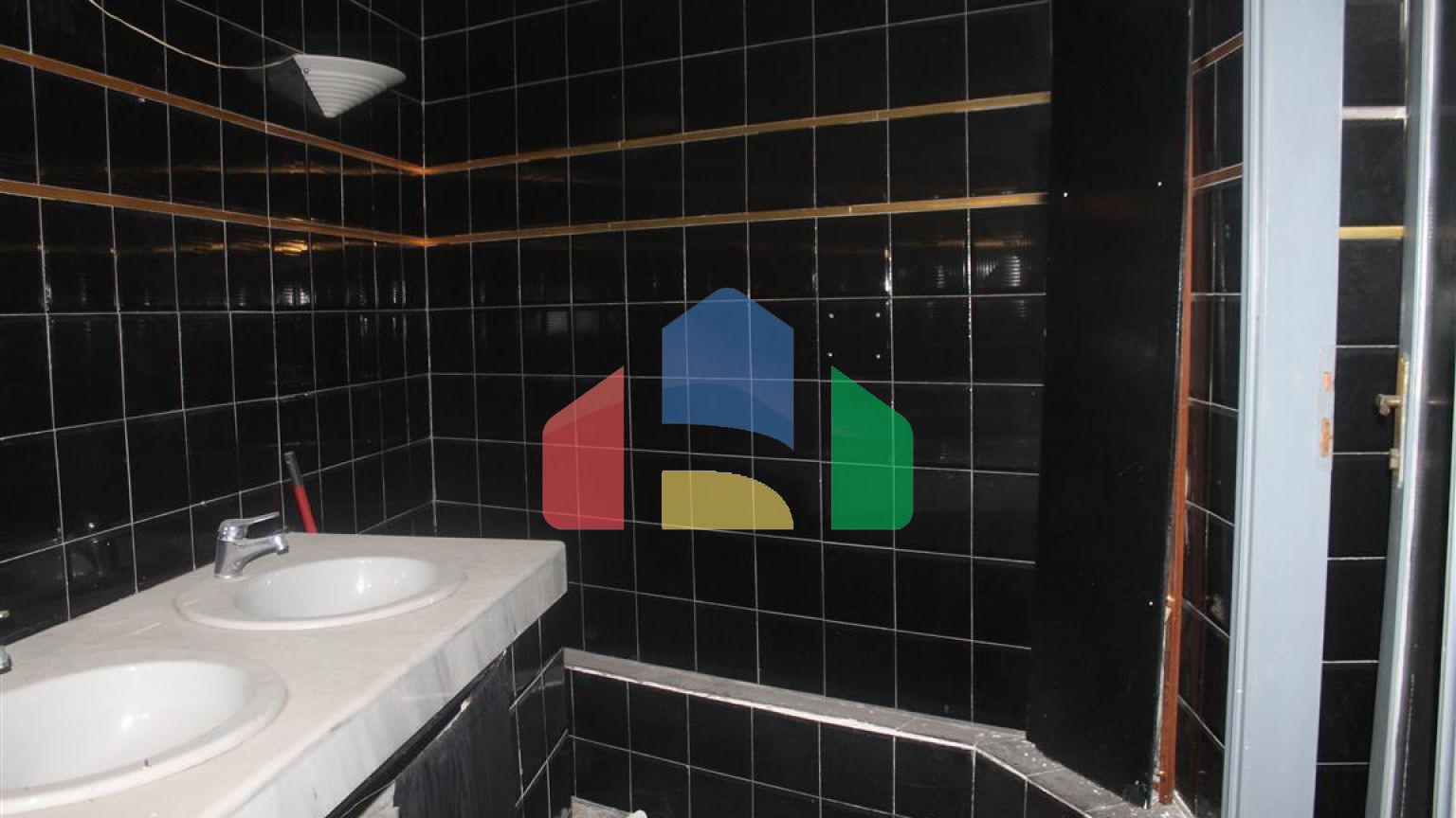 Продажа - Здание 1850 m² в Салониках