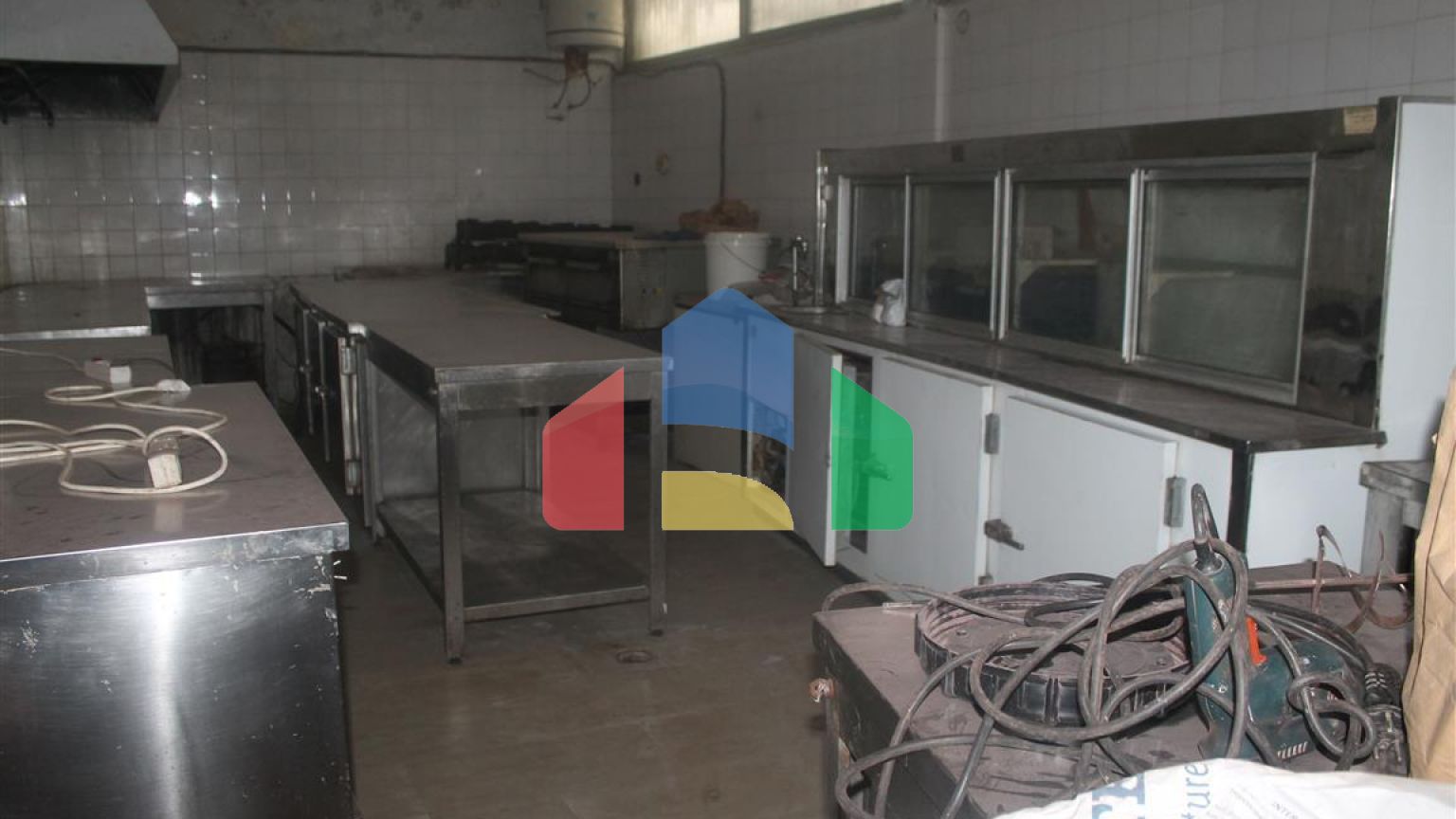 Продажа - Здание 1850 m² в Салониках