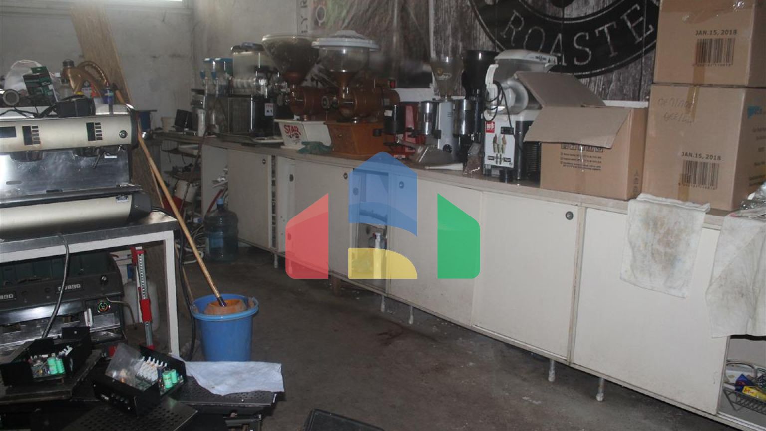 Продажа - Здание 1850 m² в Салониках