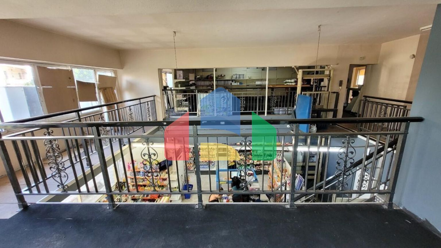 Продаж - Комерційна нерухомість 360 m² в Салоніках