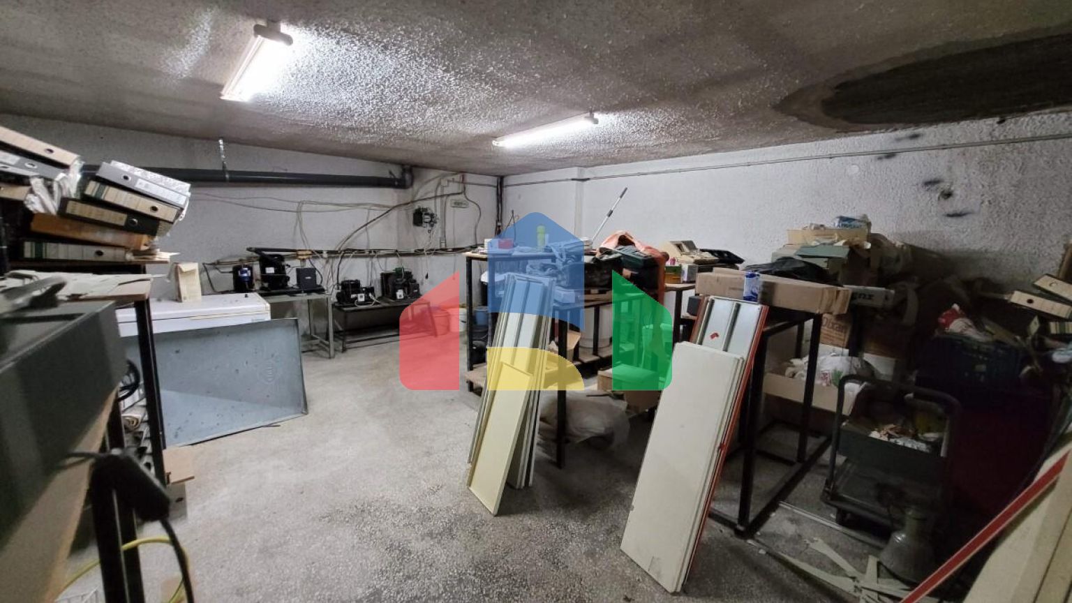 Продаж - Комерційна нерухомість 360 m² в Салоніках