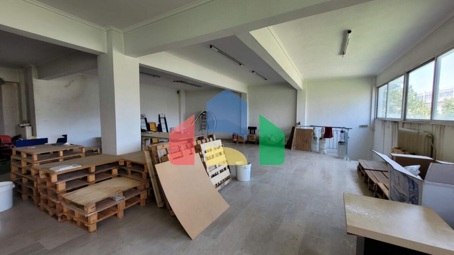 Продаж - Комерційна нерухомість 385 m² в Салоніках