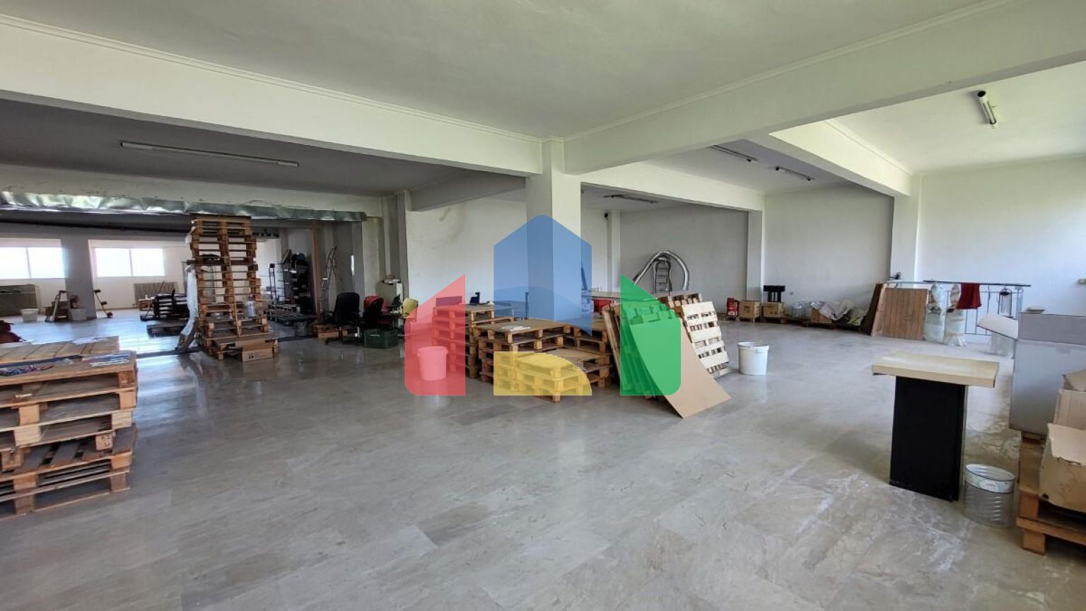 Продаж - Комерційна нерухомість 385 m² в Салоніках