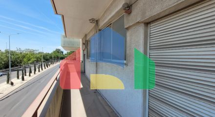 Продаж - Комерційна нерухомість 385 m² в Салоніках Продаж - Комерційна нерухомість 385 m² в Салоніках