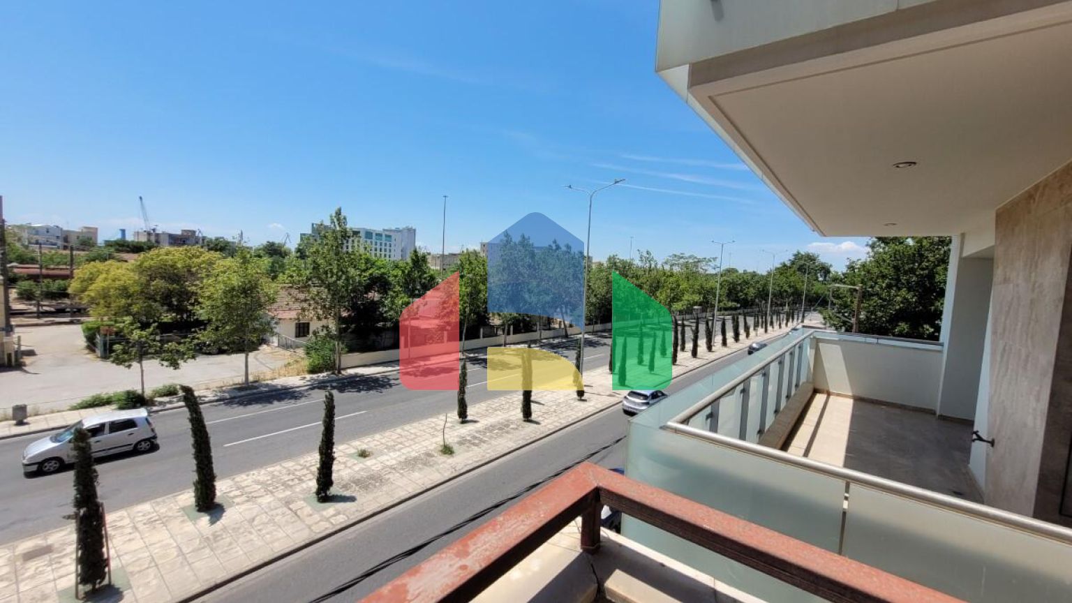 Продаж - Комерційна нерухомість 385 m² в Салоніках