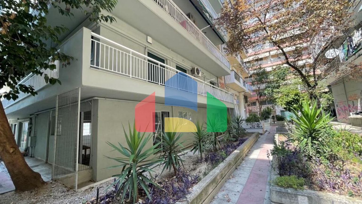 Продаж - Комерційна нерухомість 115 m² в Салоніках