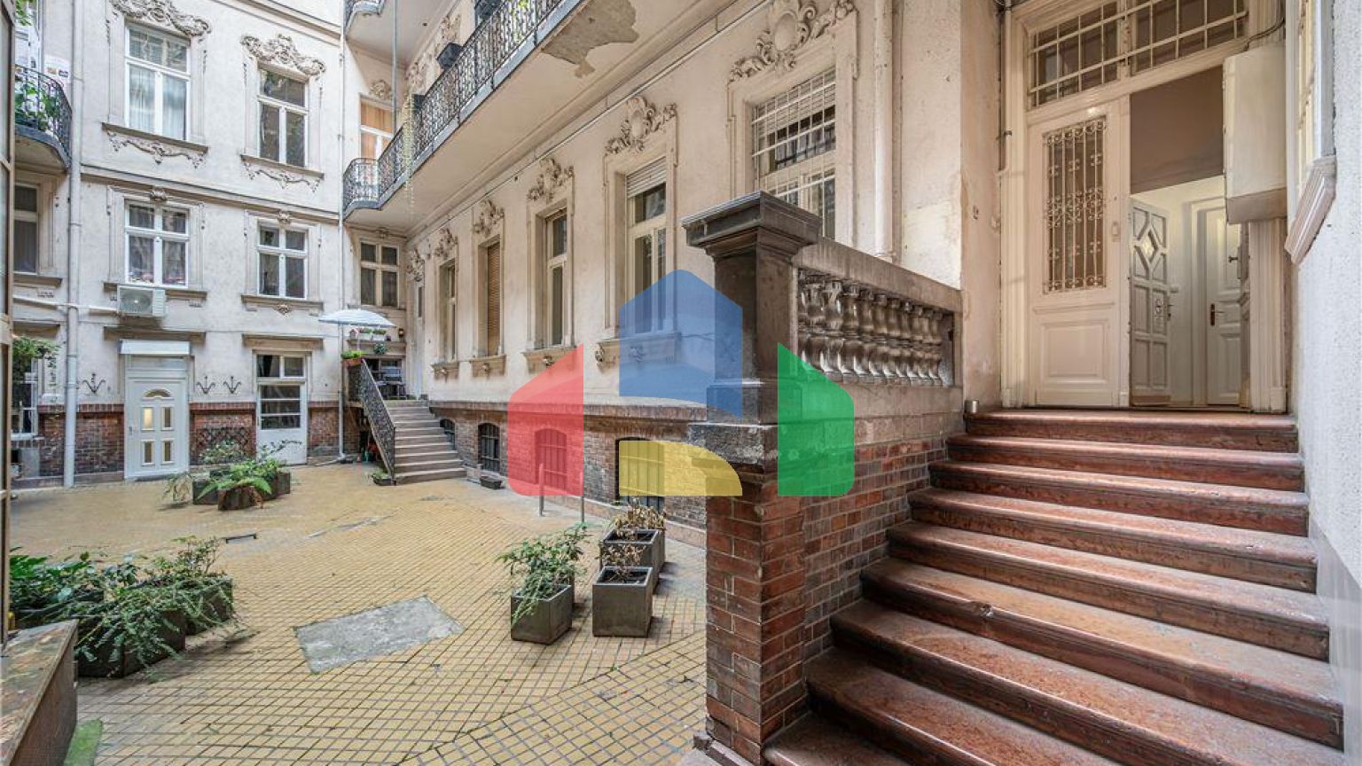 Residential - Condo/Apartment - - Hungary