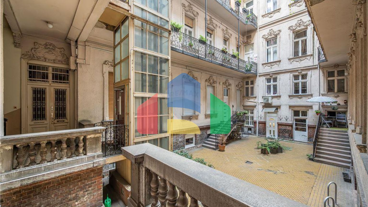 Residential - Condo/Apartment - - Hungary