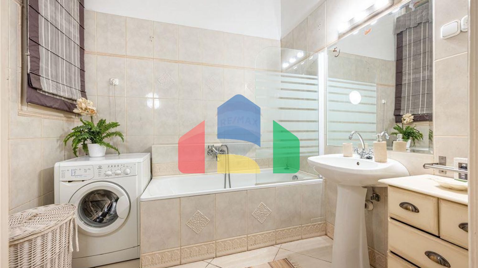 Residential - Condo/Apartment - - Hungary