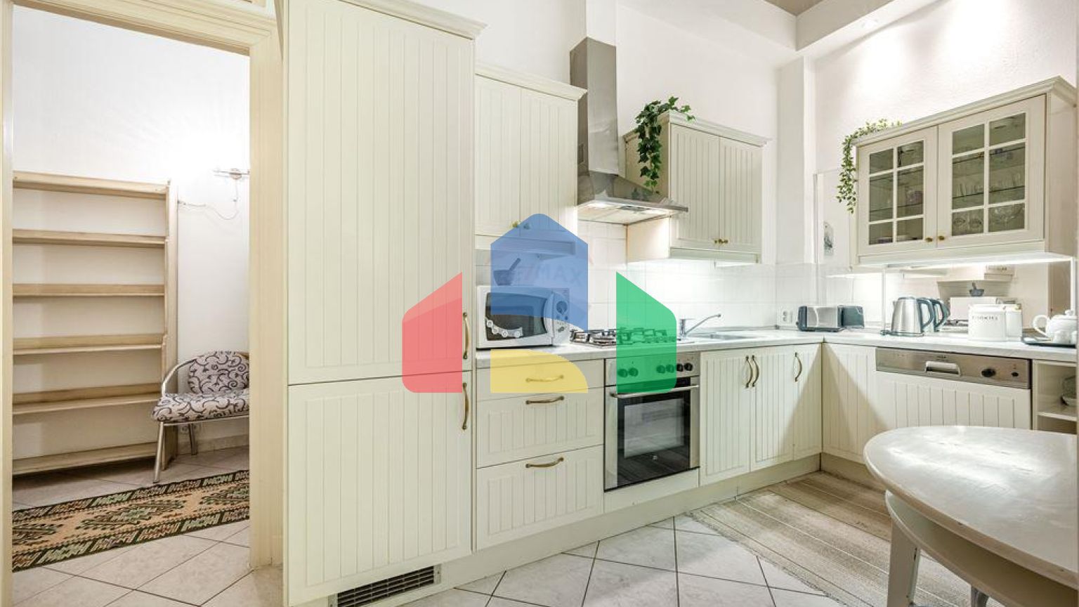 Residential - Condo/Apartment - - Hungary