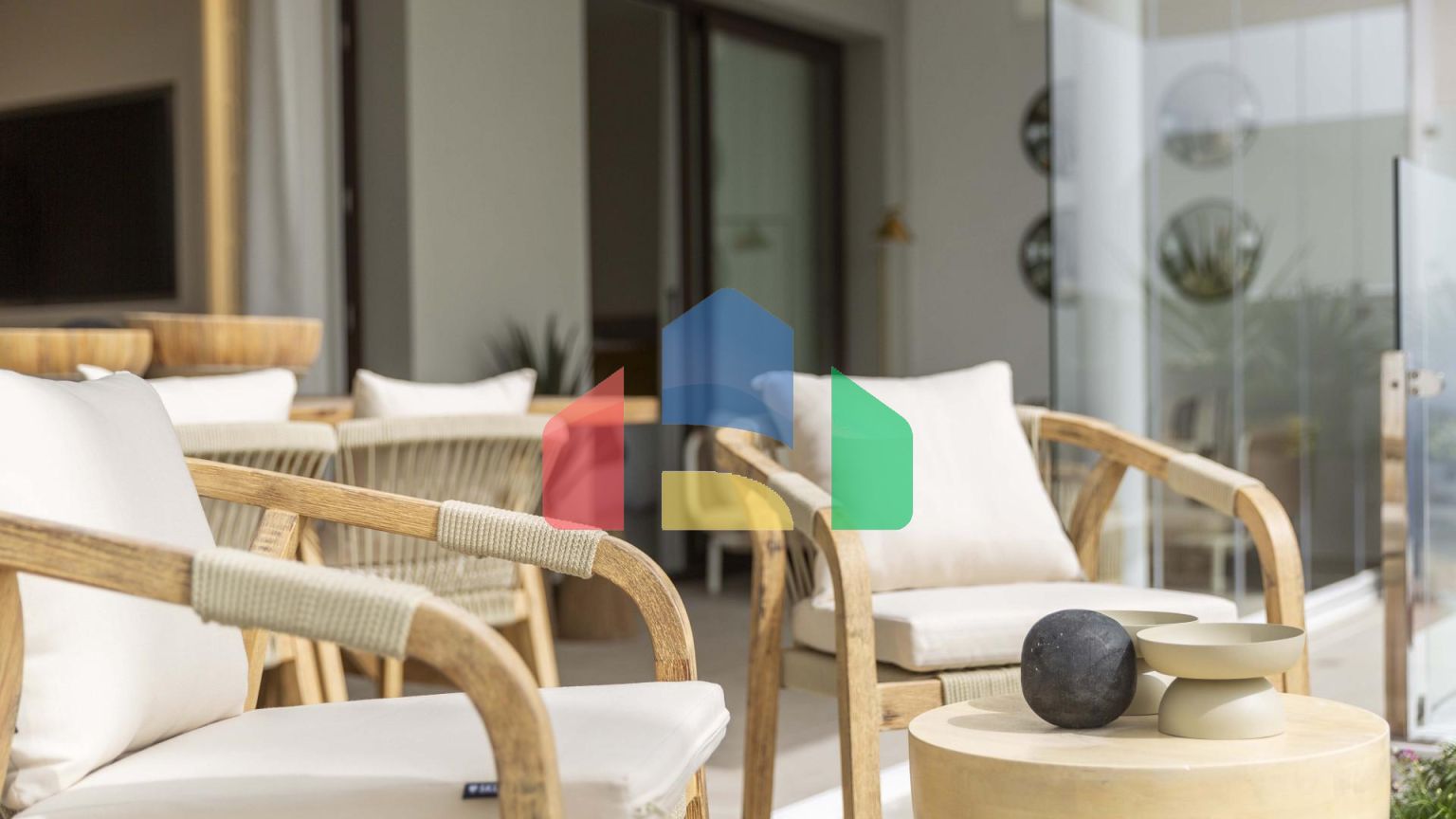 Апартаменты с 2 спальнями и захватывающим видом на море на первой линии пляжа