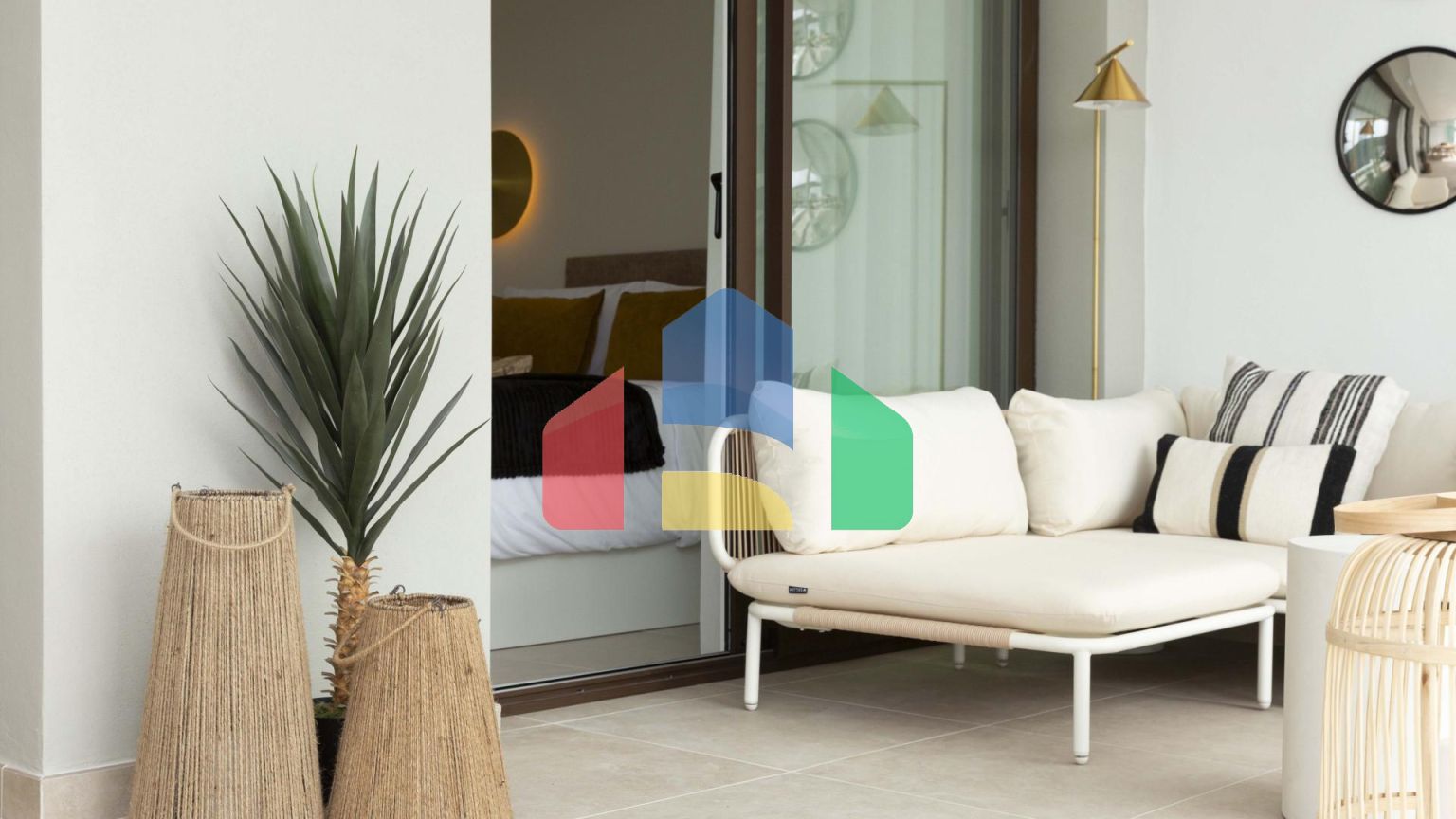 Апартаменты с 2 спальнями и захватывающим видом на море на первой линии пляжа