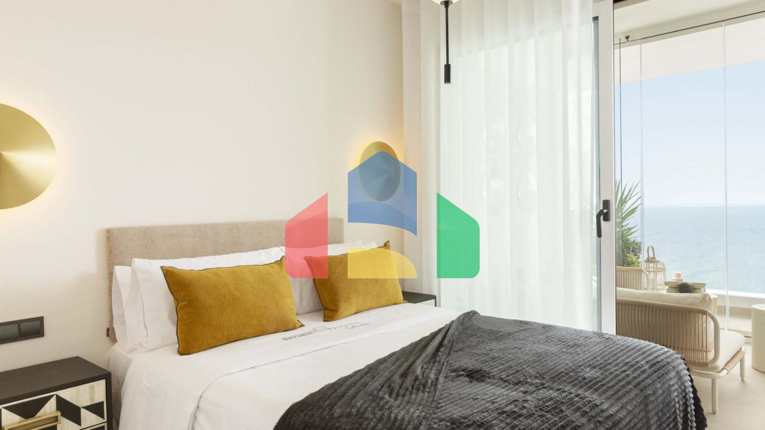 Апартаменты с 2 спальнями и захватывающим видом на море на первой линии пляжа