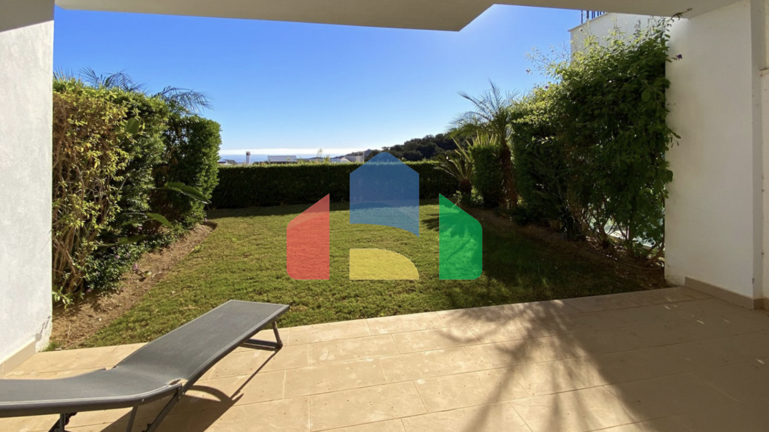 Потрясающая квартира на первом этаже с частным садом в Марбелье