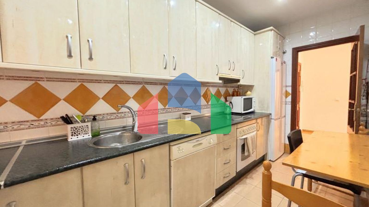 (EN) CHARMING APARTMENT IN THE HEART OF MARBELLA WITH PARTIAL SEA VIEWS.