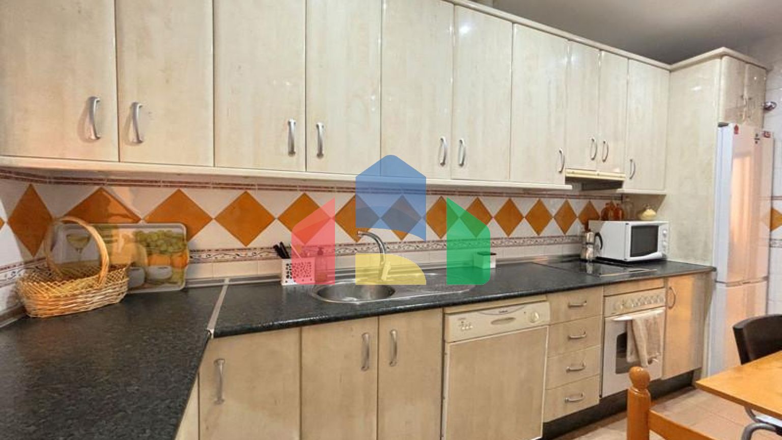 (EN) CHARMING APARTMENT IN THE HEART OF MARBELLA WITH PARTIAL SEA VIEWS.