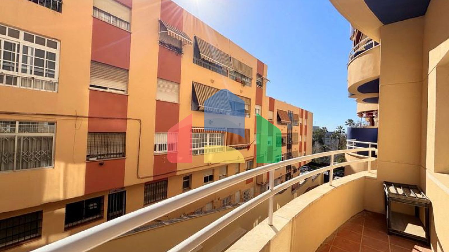 (EN) CHARMING APARTMENT IN THE HEART OF MARBELLA WITH PARTIAL SEA VIEWS.