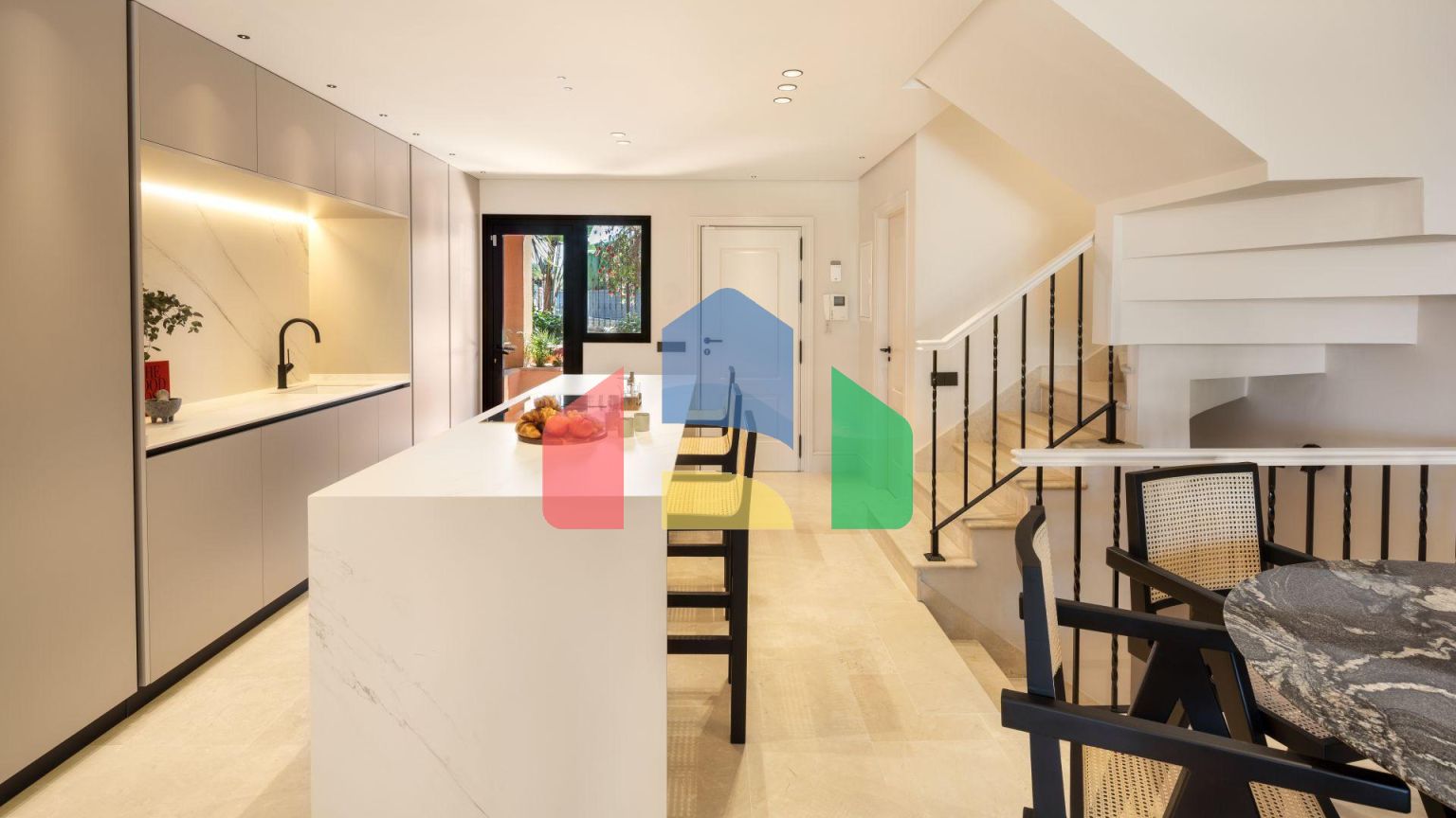 Очаровательная вилла с потрясающим интерьером на Золотой миле