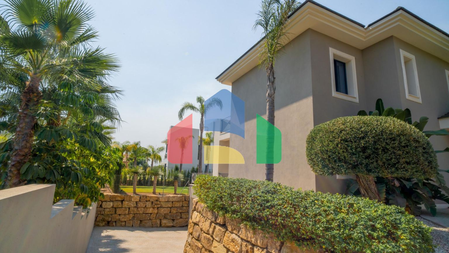 Роскошная Вилла на Продажу в Престижном Районе Los Flamingos