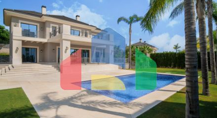 Роскошная Вилла на Продажу в Престижном Районе Los Flamingos