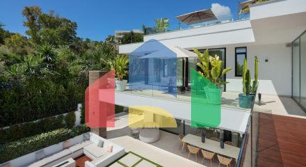 Роскошная современная вилла с панорамными видами в престижной долине гольфа Новой Андалусии