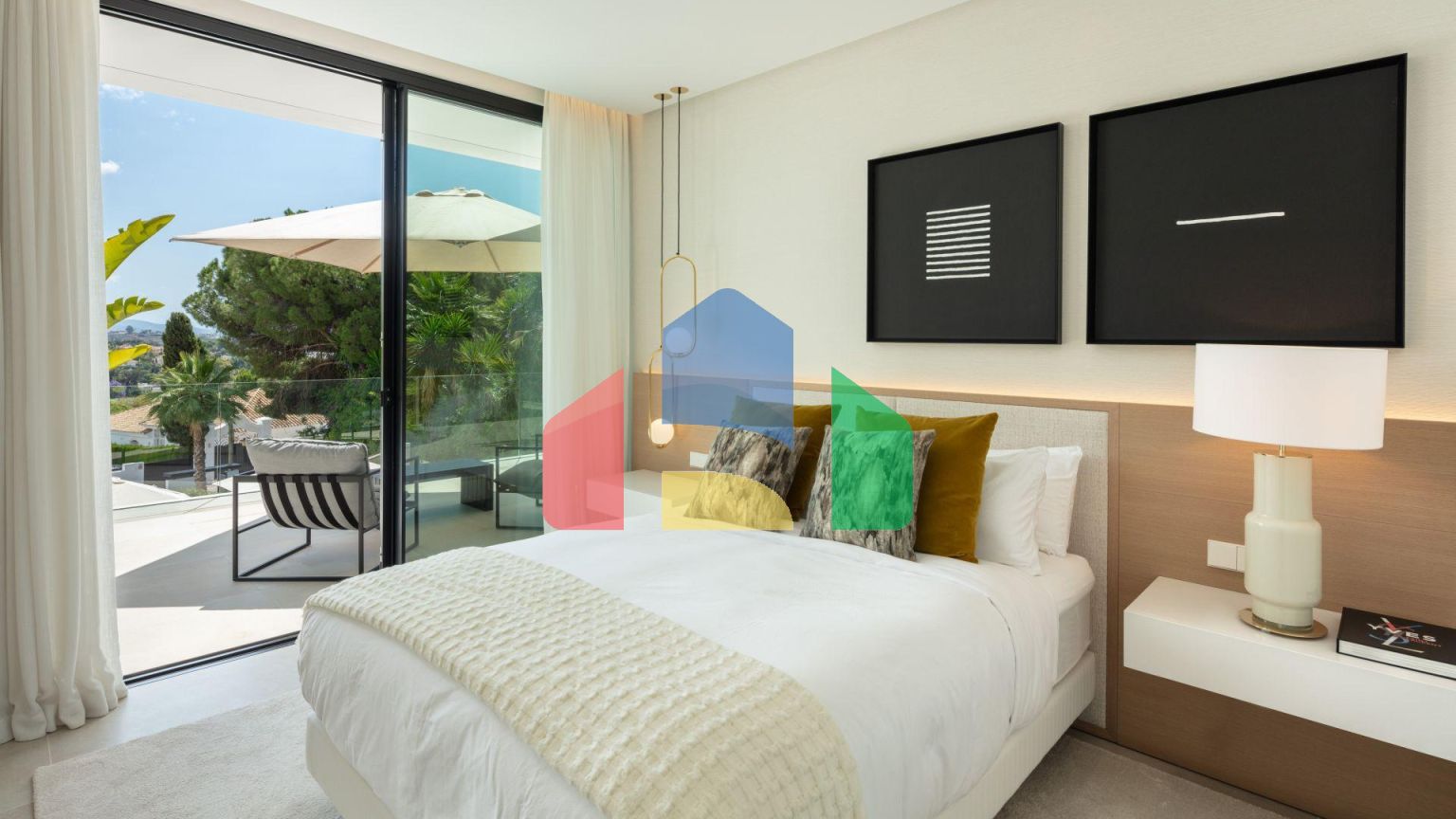 Роскошная современная вилла с панорамными видами в престижной долине гольфа Новой Андалусии