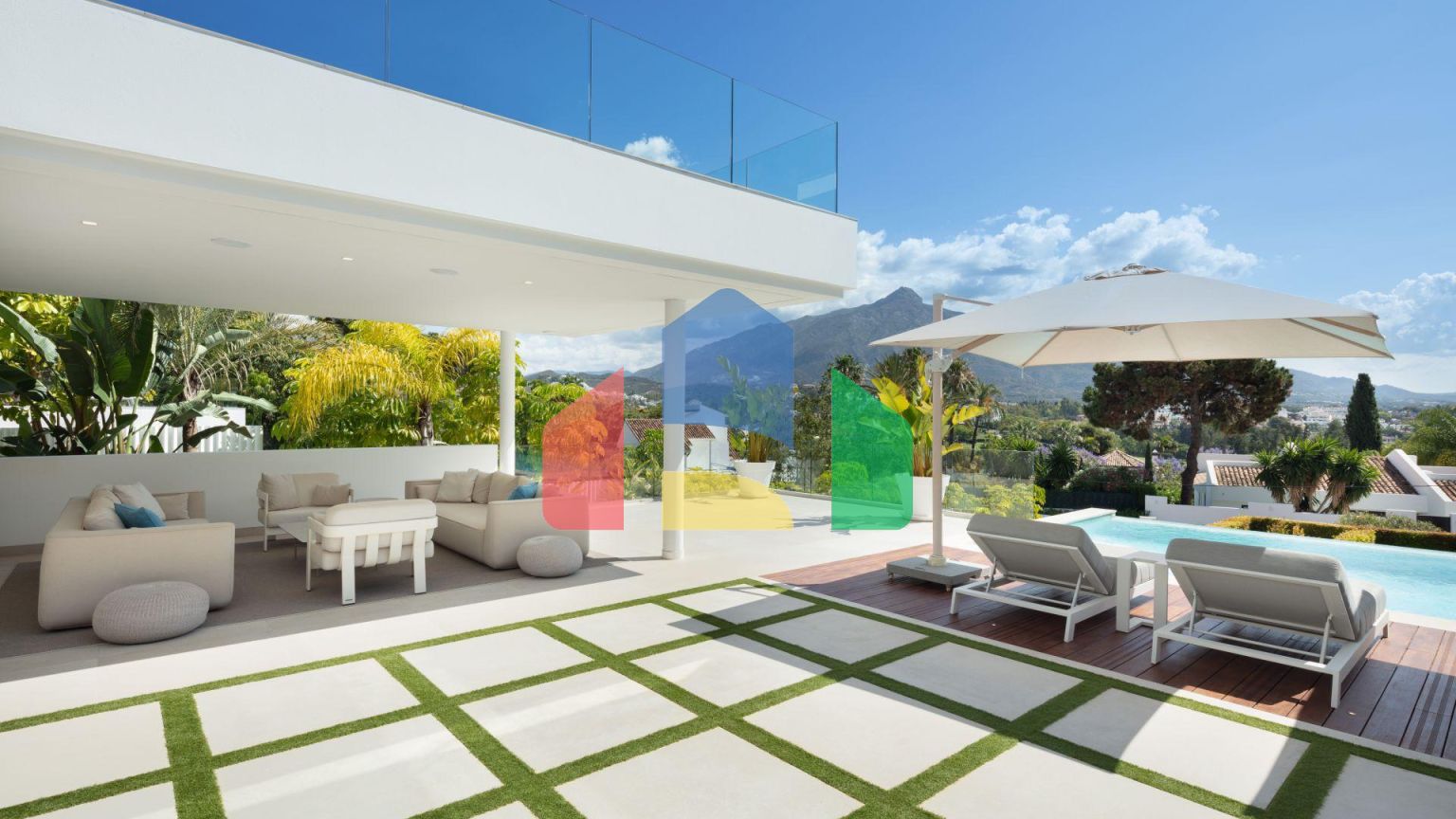 Роскошная современная вилла с панорамными видами в престижной долине гольфа Новой Андалусии