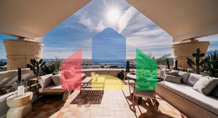 Потрясающий дуплекс-пентхаус с 3 спальнями в Магна Марбелья с панорамным видом на море, поле для гольфа и горы.