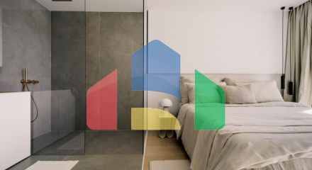 Потрясающий дуплекс-пентхаус с 3 спальнями в Магна Марбелья с панорамным видом на море, поле для гольфа и горы.