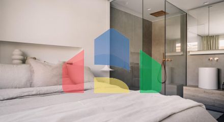 Потрясающий дуплекс-пентхаус с 3 спальнями в Магна Марбелья с панорамным видом на море, поле для гольфа и горы.