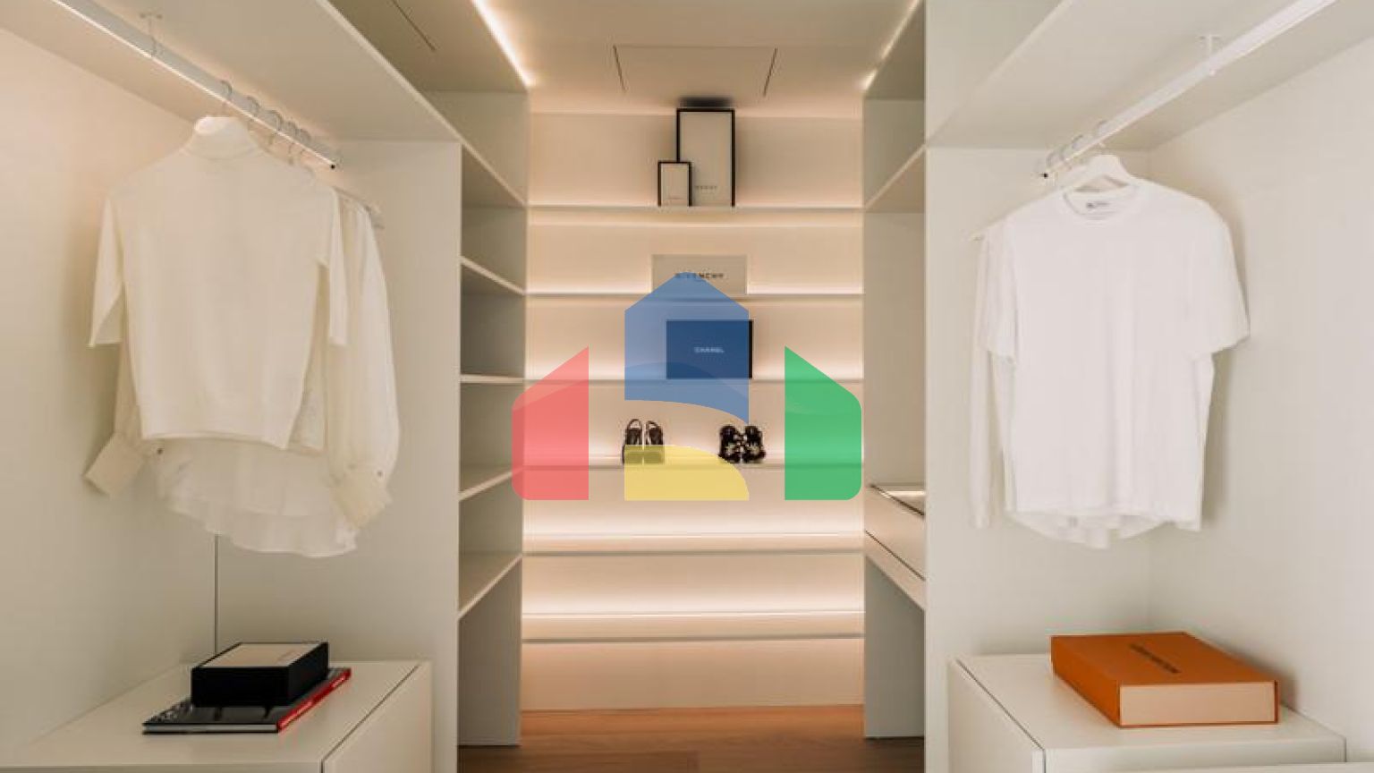 Потрясающий дуплекс-пентхаус с 3 спальнями в Магна Марбелья с панорамным видом на море, поле для гольфа и горы.