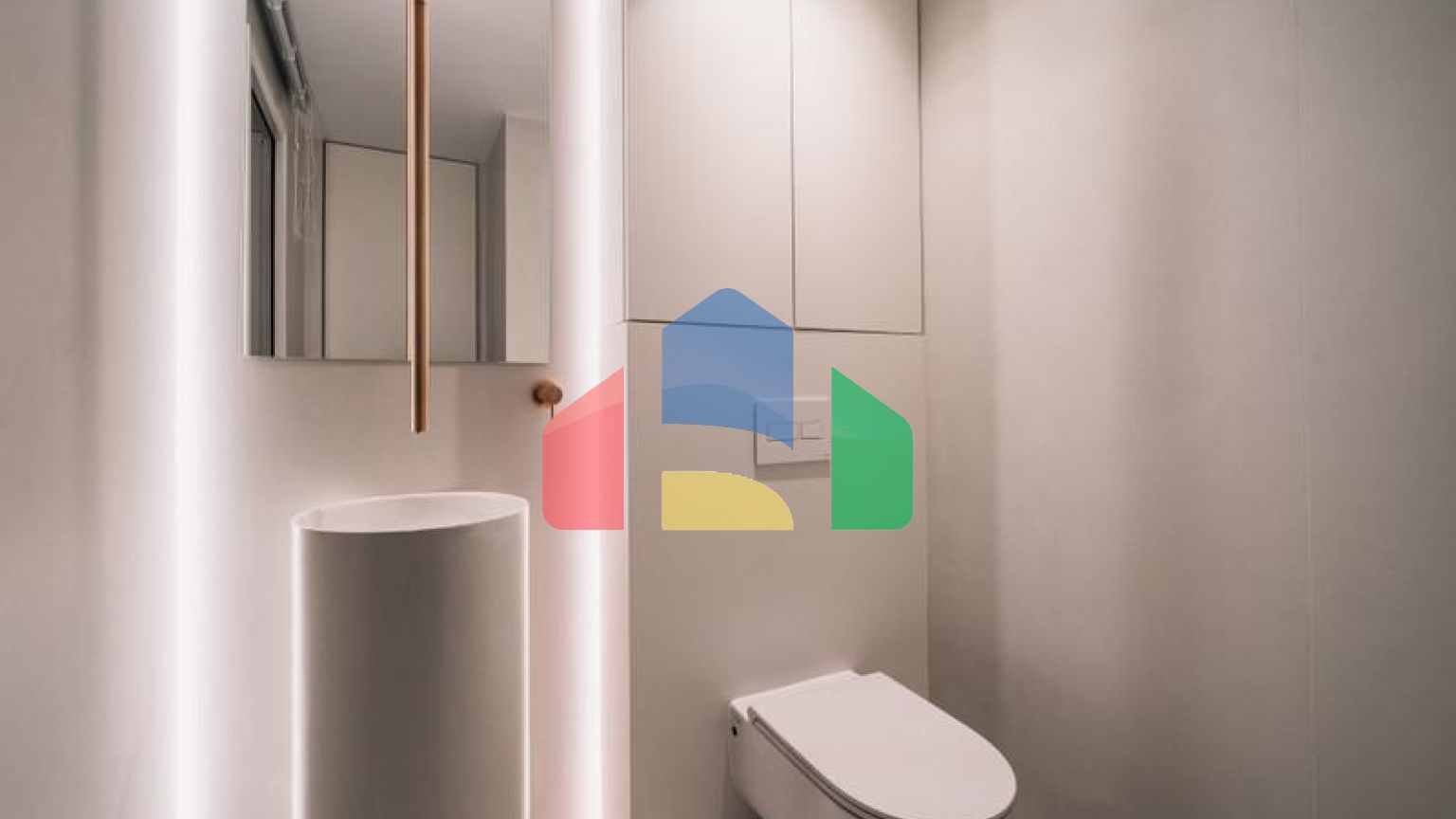 Потрясающий дуплекс-пентхаус с 3 спальнями в Магна Марбелья с панорамным видом на море, поле для гольфа и горы.